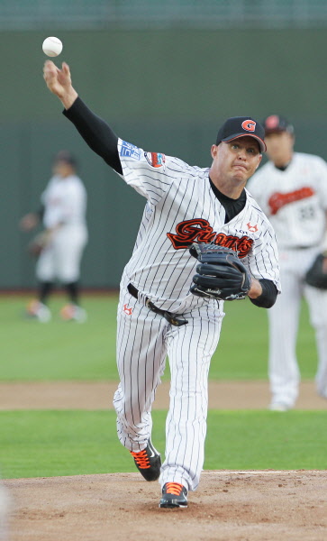 선발로 나선 옥스프링선수